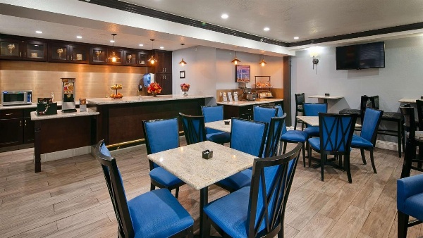 Best Western Plus Diamond Valley Inn image 4
